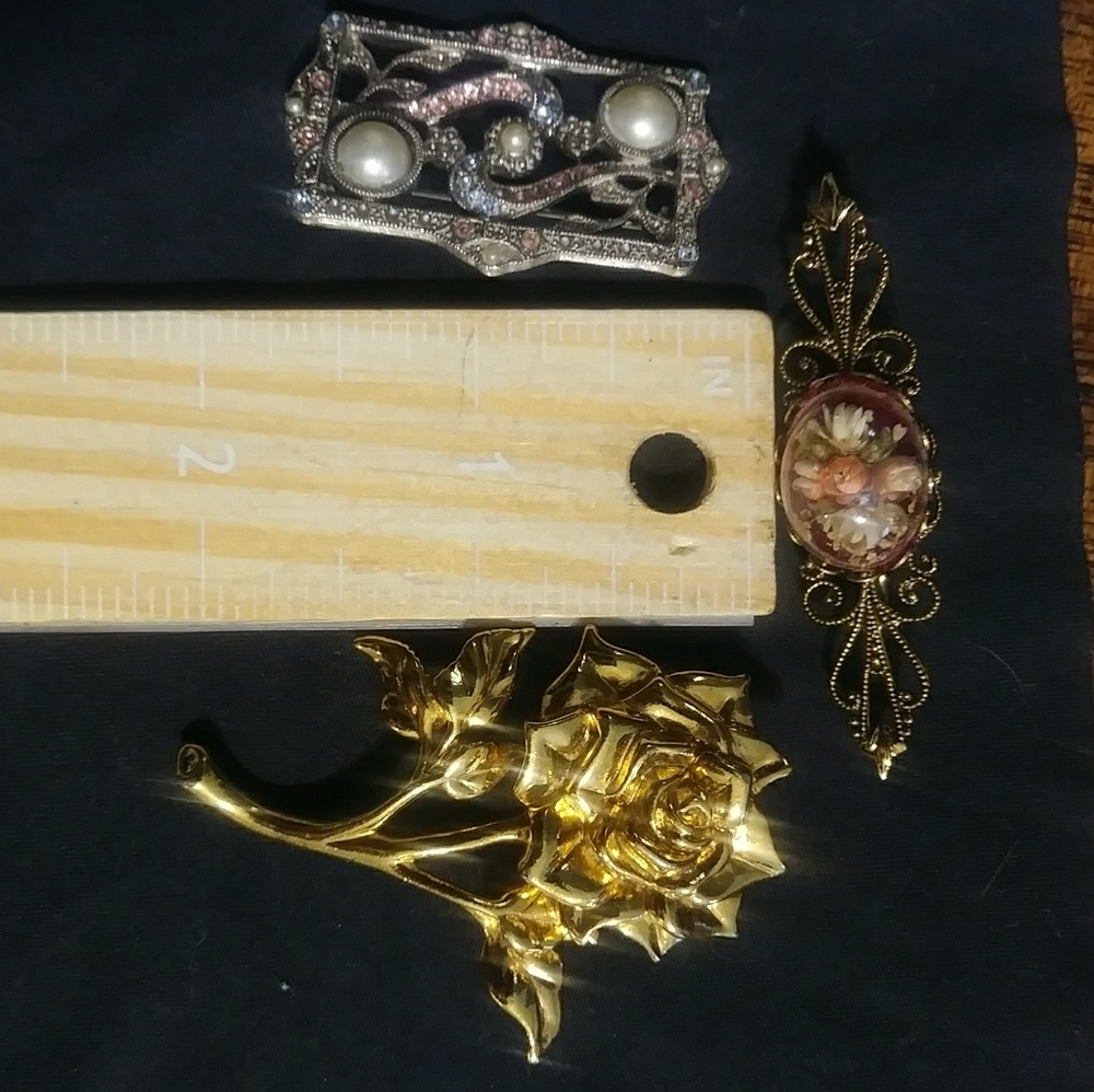 Lot of 3 Beautiful vintage brooches